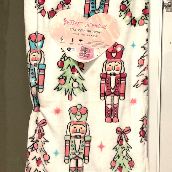 Betsey Johnson 🎁Nutcracker Christmas Tree Soft Plush Throw Blanket 50x70 NWT - Picture 4 of 5